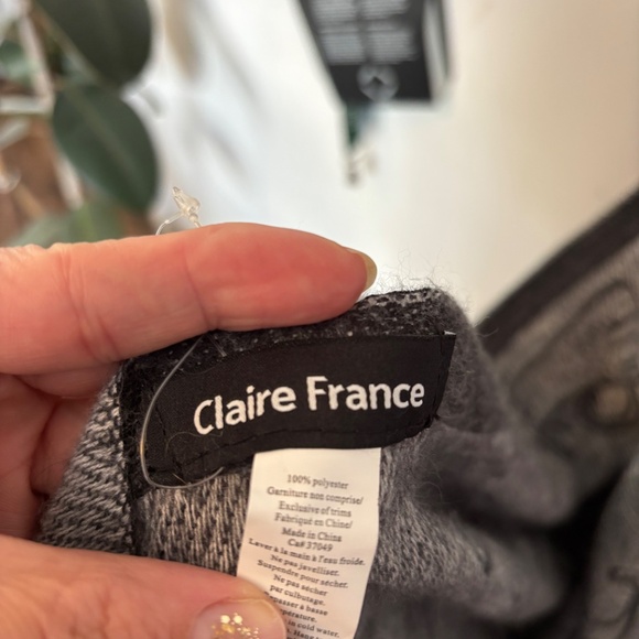 Warm scarf with cats - Picture 3 of 3